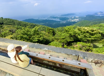 足湯に浸かって絶景を「伊勢志摩スカイライン」