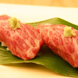 松阪牛トロ握りに舌鼓「寿し萬」