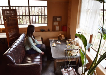 隠れ家的古民家カフェ「月灯りの屋根　第2章」