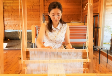 機織り体験でランチョンマット作り「いつきのみや歴史体験館」